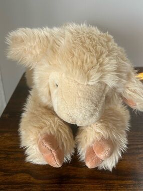 Gotta Getta GUND stuffed lamb Eweey